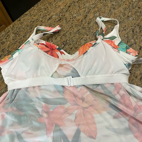 Coco Beech Tankini Top with Bottoms - Picture 5 of 12